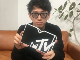 ONE OK ROCK Takaが視聴者からの100の質問に回答!