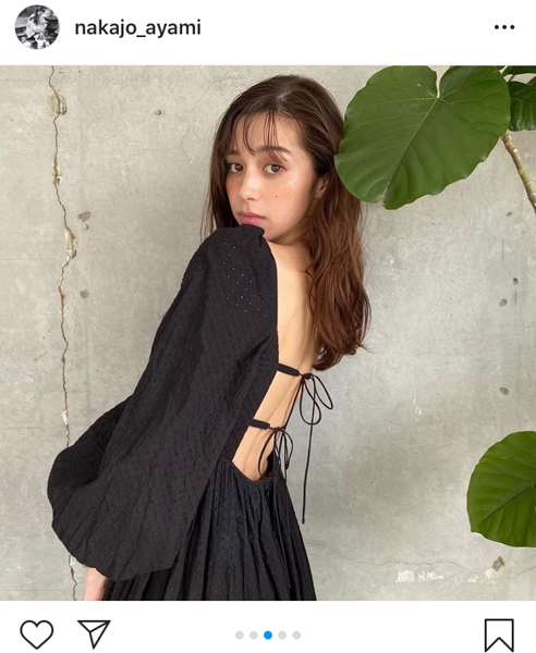 中条あやみ、背中が開いた黒ワンピ大胆ショットを披露!「可愛さがエグい」「ため息が出る可愛さ」
