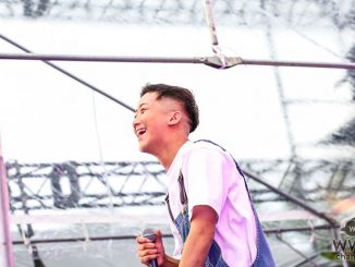 瑛人、自身初となる大規模野外イベントで話題の新曲「ライナウ」を含む全5曲を披露!集まったオーディエンスに‟元気”を届ける!