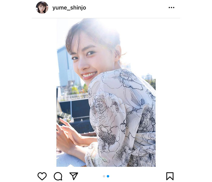 新條由芽、爽やか笑顔で届ける美顔ショット!
