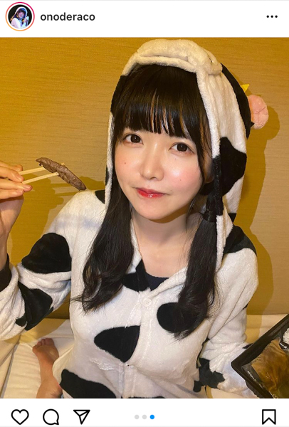真っ白なキャンバス 小野寺梓、牛コスプレで牛タンを食す!「ひと口食べさせて〜!」