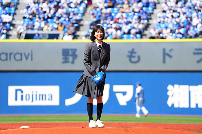 日曜劇場『ドラゴン桜』(TBS系) 生徒・小杉麻里役の志田彩良が始球式に登板!!