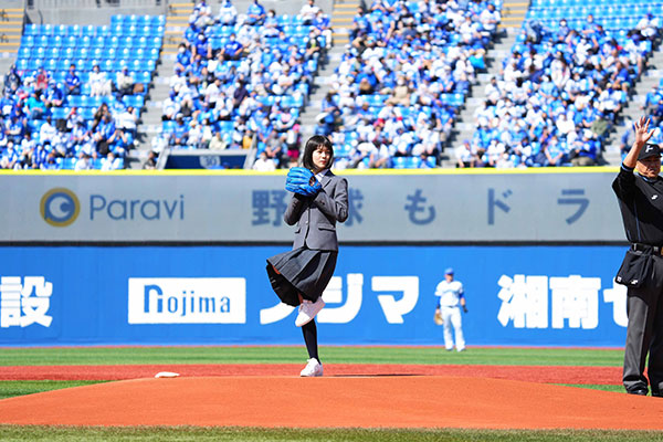 日曜劇場『ドラゴン桜』(TBS系) 生徒・小杉麻里役の志田彩良が始球式に登板!!