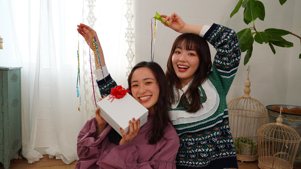 鈴木美羽、公式YouTubeチャンネル初ゲストで中村里帆が登場!サプライズドッキリにタジタジ!?