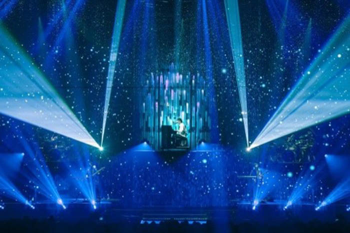 ライブを忘れるな！カラオケでライブの熱気に包まれる「ライビュー！」に12月1日よりRADWIMPSの豪華ライブ映像が登場！