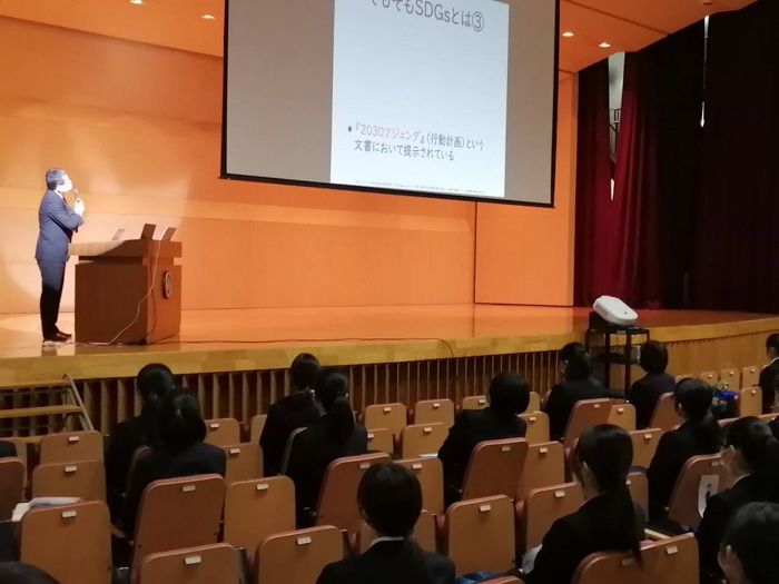 和洋九段女子高校で、ファーウェイ・ジャパン、朝日新聞社がSDGsをテーマに出張授業