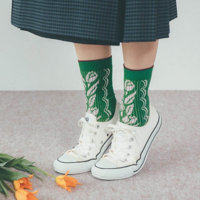 上白石萌歌がイメージモデルを務める「靴下屋22年春コレクション」公開！ノスタルジックな雰囲気を履きこなす！