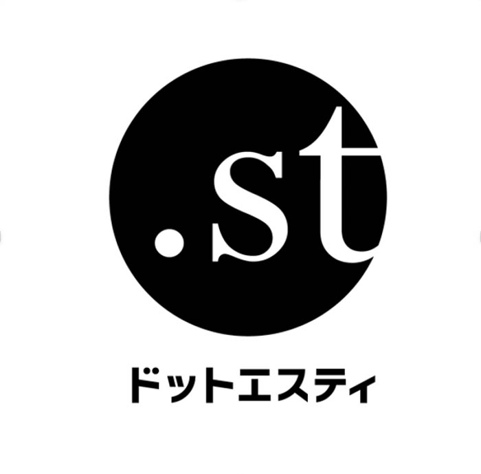 お笑い芸人・ZAZYがモードやロックスターに変身！？次々と特徴的なファッションに身を包む姿を披露するTikTok動画が本日公開