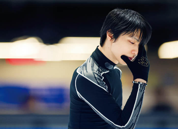 羽生結弦のショート、フリーでの競技写真などをポストカードに！ それぞれ30枚を1冊にまとめ、2冊同時に本日発売！