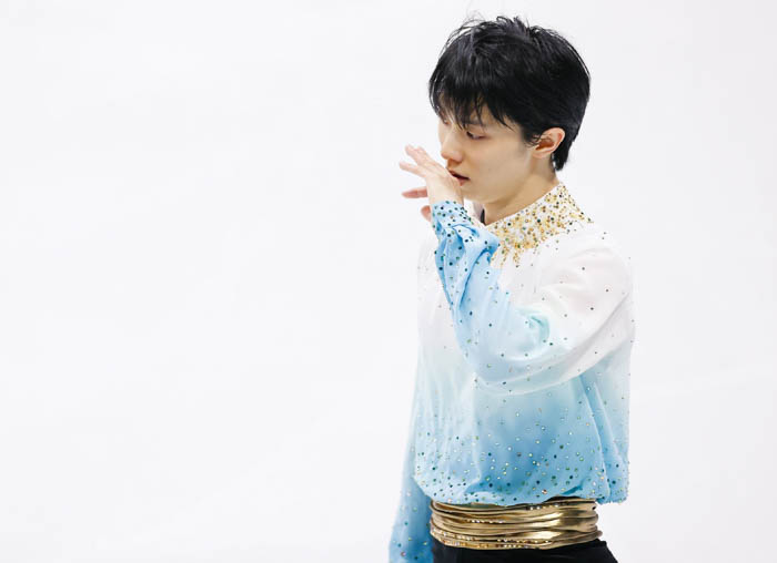 羽生結弦のショート、フリーでの競技写真などをポストカードに！ それぞれ30枚を1冊にまとめ、2冊同時に本日発売！