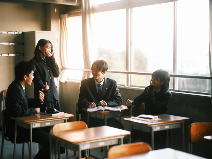 中高生対象『第1回学校制服フォトコンテスト』募集開始！学校制服を着て、「青春」を感じる写真を応募しよう！