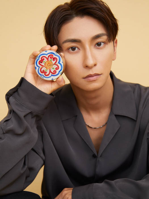 與真司郎（AAA）が素肌の美しさを生かしたヘルシーなツヤ肌で登場。in ドルチェ＆ガッバーナ ビューティ プレス