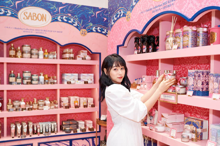 桜井日奈子出演、ホリデーシーズンを鮮やかに彩るスペシャルムービーが公開！
