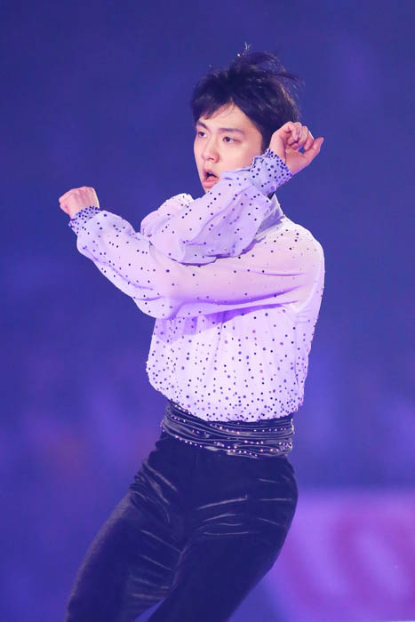 羽生結弦の華麗な演技写真から、自然な練習着姿までをポストカードに！それぞれ30枚を1冊にまとめ、2冊同時に本日発売！