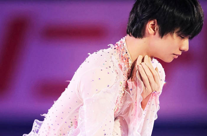 羽生結弦の華麗な演技写真から、自然な練習着姿までをポストカードに！それぞれ30枚を1冊にまとめ、2冊同時に本日発売！