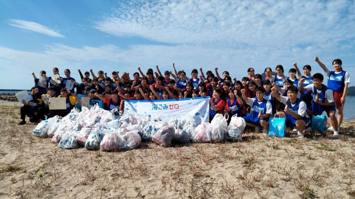 『スポGOMI甲子園・愛媛県大会』、激闘を制したのは昨年全国優勝を果たした「BIG WEST ベーカリー」チーム！当日は参加者全65人で、97.87kgのごみを収集