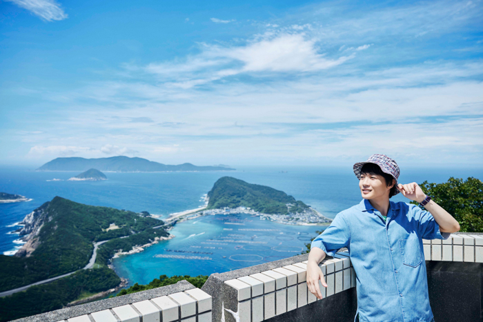 “神木流”高知ガイドブック『かみきこうち』から、連続テレビ小説「らんまん」の舞台地でさまざまな高知の魅力を体験する神木隆之介の写真を先行公開!