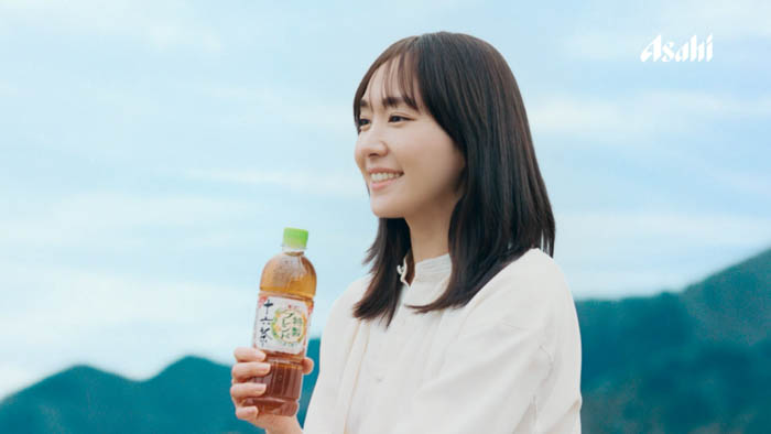 新垣結衣出演！「アサヒ 十六茶」新TVCM「おばあちゃん」編・「帰り道」編が、3月7日（火）より全国で順次OA開始！