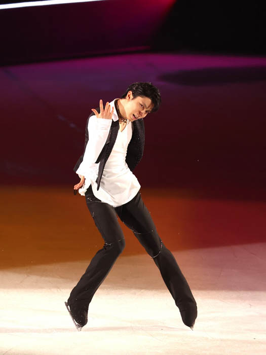 羽生結弦の華麗なアイスショーをリポートした「KISS & CRY特別編集　羽生結弦―THE STAGE 2―」が本日発売！