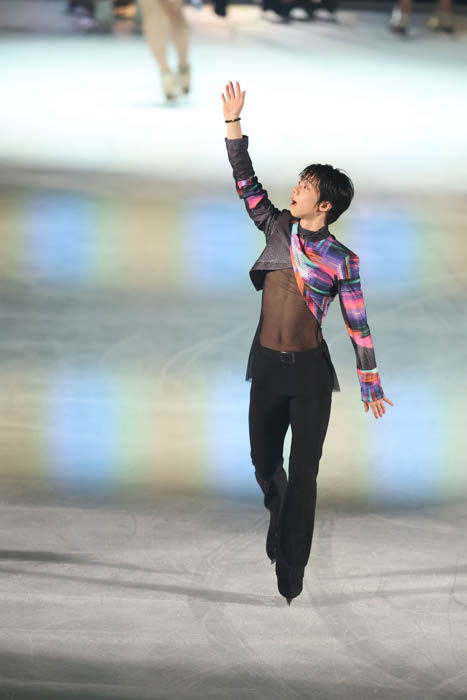 羽生結弦の華麗なアイスショーをリポートした「KISS & CRY特別編集　羽生結弦―THE STAGE 2―」が本日発売！