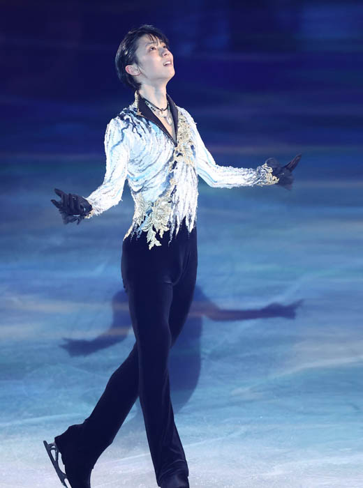 羽生結弦の華麗なアイスショーをリポートした「KISS & CRY特別編集　羽生結弦―THE STAGE 2―」が本日発売！