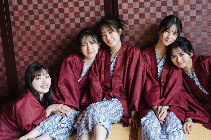 日向坂46・佐々木久美、佐々木美玲、金村美玖、小坂菜緒、上村ひなのが「B.L.T.12月号」に登場！最高の仲間と女子旅へ!! 