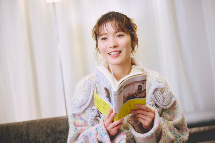 松岡茉優、デビュー20周年を記念した初の著書『ほんまつ』 スペシャルインタビューをお届け！