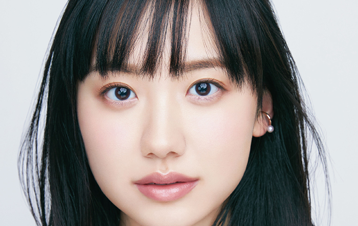 芦田愛菜が女性誌表紙初登場！　豪華付録も話題でネット書店予約完売続出のVOCE2月号は12月21日（木）発売！