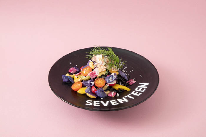 SEVENTEEN BEST ALBUM「17 IS RIGHT HERE」発売記念「SEVENTEEN CAFE 2024」期間限定オープン！