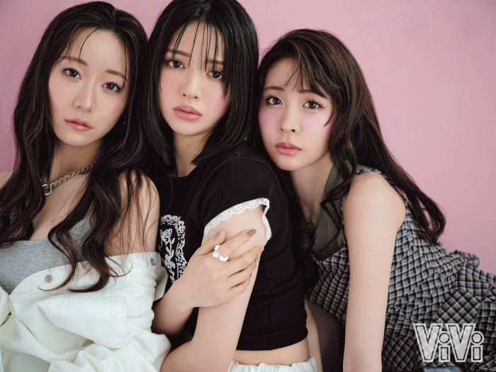 FRUITS ZIPPERの3人による人気コスメ品評会”アワードコスメ”がViVi7・8月号に掲載!