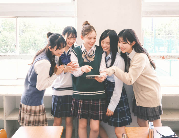 「Seventeen」と現役女子高生アーティスト「Rainy。」による、高校生の「いま」を「うた」にする〈17のうたづくり。〉プロジェクトがSTART!