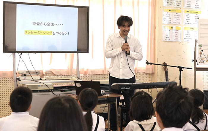 【能登】子どもたちの“復興への想い”から生まれた合唱曲『フェニックス』が完成。5月14日(水)輪島高校にて、全校生徒250名と近隣の小学生が合唱を披露。全国を歌で繋ぐキックオフ開催