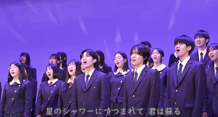 【能登】子どもたちの“復興への想い”から生まれた合唱曲『フェニックス』が完成。5月14日(水)輪島高校にて、全校生徒250名と近隣の小学生が合唱を披露。全国を歌で繋ぐキックオフ開催