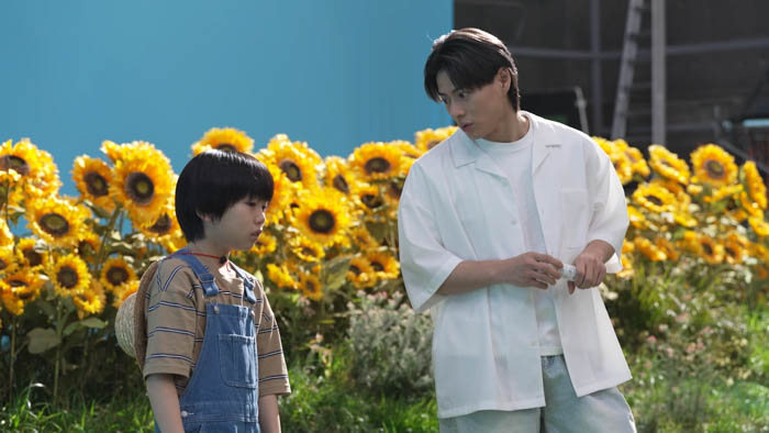 平野紫耀出演 新TVCM、2025年5月9日(金)放映開始!ひまわり畑でワクワクはしゃぐ姿と大ジャンプに挑む表情のギャップに注目!