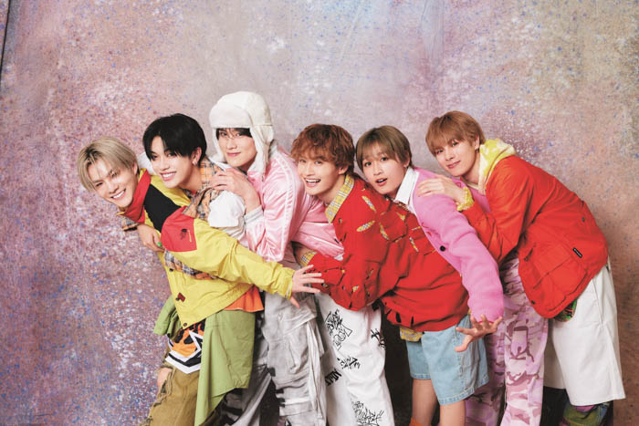 SixTONES 髙地優吾が「MG」ソロ初表紙を飾る!赤と白、2つの世界観で魅せるクールなグラビアに注目!