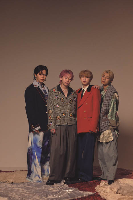 SixTONES 髙地優吾が「MG」ソロ初表紙を飾る!赤と白、2つの世界観で魅せるクールなグラビアに注目!