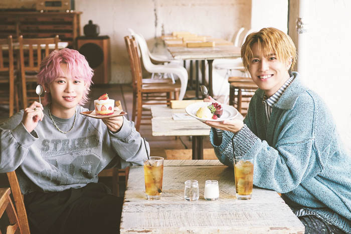 SixTONES 髙地優吾が「MG」ソロ初表紙を飾る!赤と白、2つの世界観で魅せるクールなグラビアに注目!