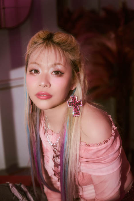 ギャル芸人、エルフ荒川が初のフォトエッセイを6月18日に発売!アゲーな半生&奇跡の美ギャルショット解禁!