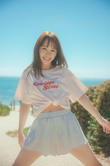 川栄李奈ファースト写真集 8/22発売!30歳&デビュー15周年記念!