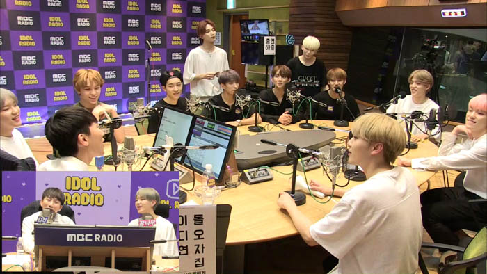 ジェジュン、ZEROBASEONE、JO1、INIらがゲスト出演した「IDOL RADIO」がMnet Japanで7月から日本初放送!人気アイドルたちのラジオ放送の様子を収めた「見えるラジオ番組」