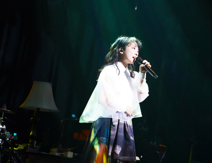 上⽩⽯萌⾳、ライブ映像作品「Mone Kamishiraishi “yattokosa” Tour 2024-25《kibi》」　7⽉16⽇（⽔）発売！