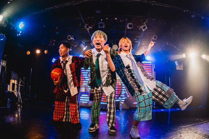 REAL AKIBA BOYZの後輩ユニットRAJ GLANZ、1周年ワンマンライブを大盛況で開催!世界に羽ばたく決意を胸に、次なるステージは東名阪ツアーへ