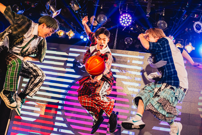 REAL AKIBA BOYZの後輩ユニットRAJ GLANZ、1周年ワンマンライブを大盛況で開催!世界に羽ばたく決意を胸に、次なるステージは東名阪ツアーへ
