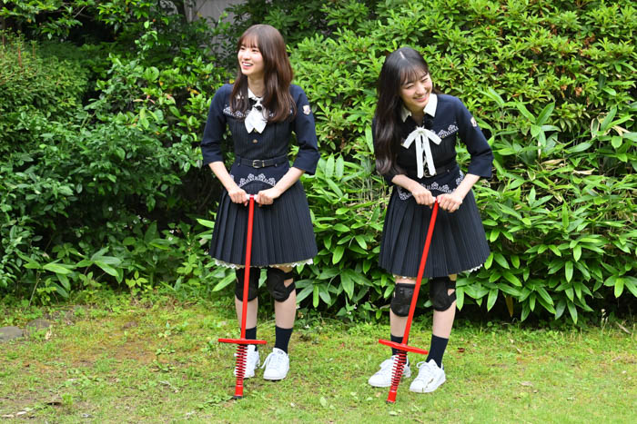乃木坂46・一ノ瀬美空&菅原咲月が”レトロおもちゃ”に大はしゃぎ!TBS系全国放送 7月13日(日)『先駆け!アーレーイーマー』乃木坂駅にポスターも登場!