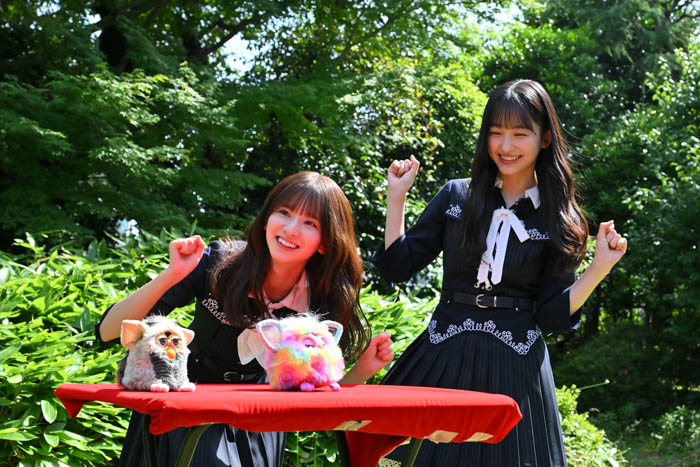 乃木坂46・一ノ瀬美空&菅原咲月が”レトロおもちゃ”に大はしゃぎ!TBS系全国放送 7月13日(日)『先駆け!アーレーイーマー』乃木坂駅にポスターも登場!