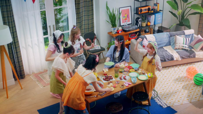 FRUITS ZIPPER、「明治おかし大使」2年目で初仕事! 猛暑の夏休み、おうち時間がチョコっといい日になぁれ♪