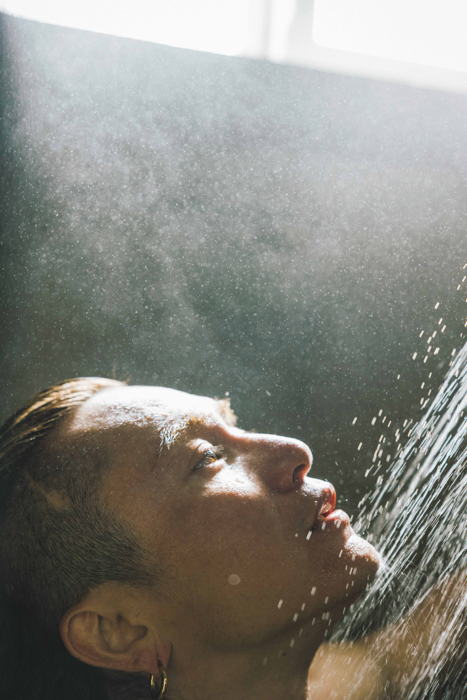 SUPER EIGHT安田章大、9月11日発売の写真集『DOWN TO EARTH』から中面カットを追加公開!