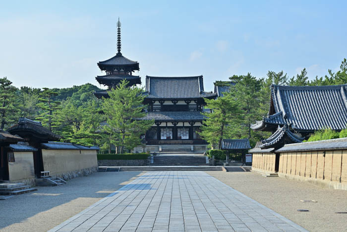 鈴木亮平が20数年ぶりに訪れた日本初の世界遺産・法隆寺の魅力を再発見！『いざいざ奈良』新CM「法隆寺編」9月1日（月）放送開始