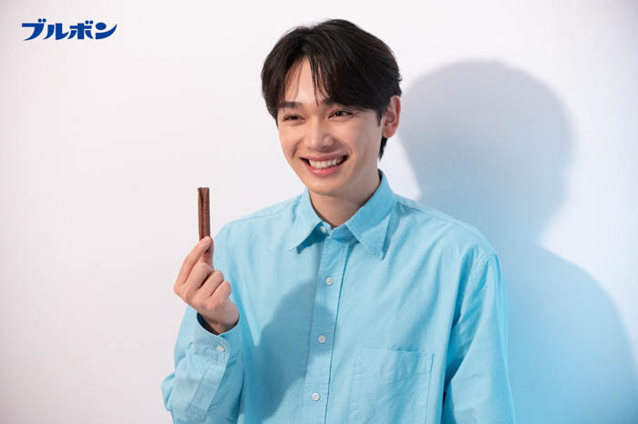 中村倫也・宮世琉弥が楽しみ方を発見!ブルボンのオリジナルビスケットシリーズ新TVCM「彩るビスケット」篇 10月14日(火)放映予定!