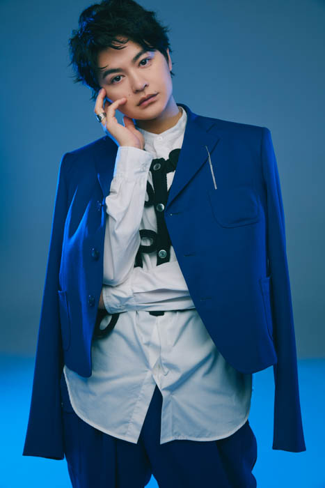 瀬戸康史、俳優デビュー20周年の軌跡を自ら考案した美麗ビジュアルで表現し凝縮した記念書籍を発売！